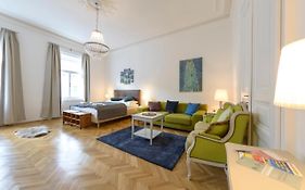 Senator Suite Stephansplatz By Ichbucheat